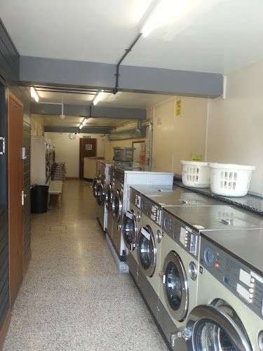 Round Green Laundrette & Dry Cleaning