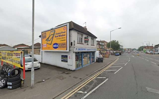 FARNHAM LAUNDERETTE & DRY CLEANERS