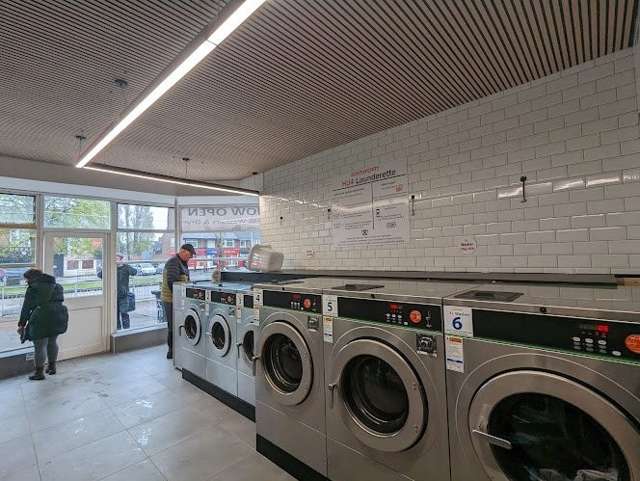 HU4 Boothferry Launderette