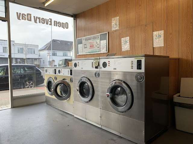 Maypine Launderette (North Cheam)