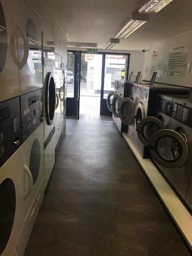 J & R Launderette