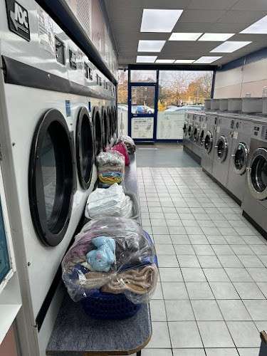 QUICKWASH LAUNDRETTE & DRYCLEANER