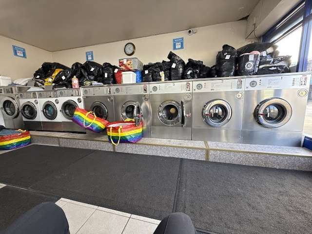 Lincoln green co op launderette & dry cleaners