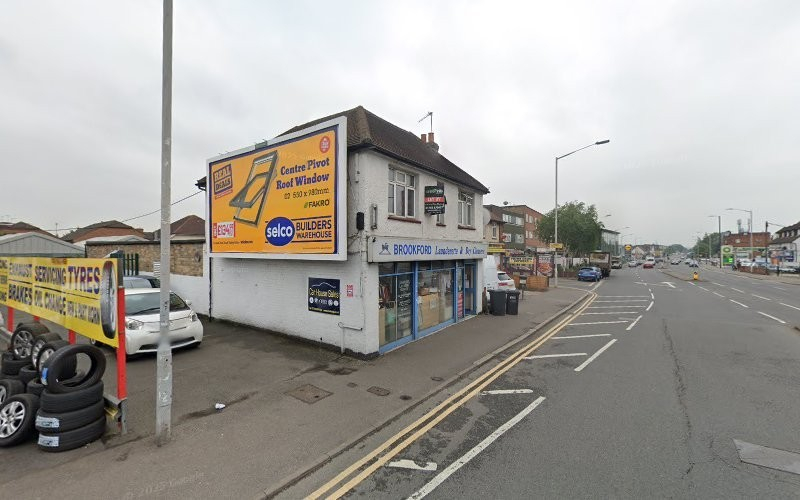 FARNHAM LAUNDERETTE & DRY CLEANERS