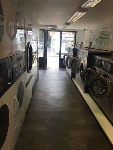 J & R Launderette