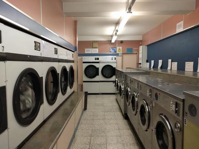 Laundrette / Self Service / Coin operated / Surrey & Berkshire launderette photo