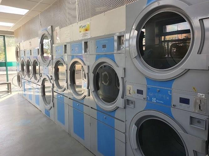 WASHX LAUNDERETTE & DRY CLEANERS launderette photo