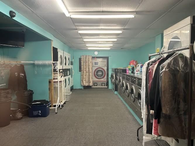 Oasis Laundrette launderette photo