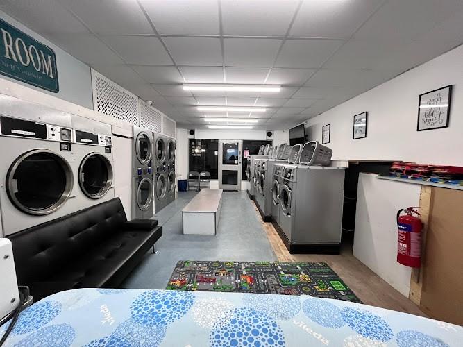 Bubbles & Dash launderette photo