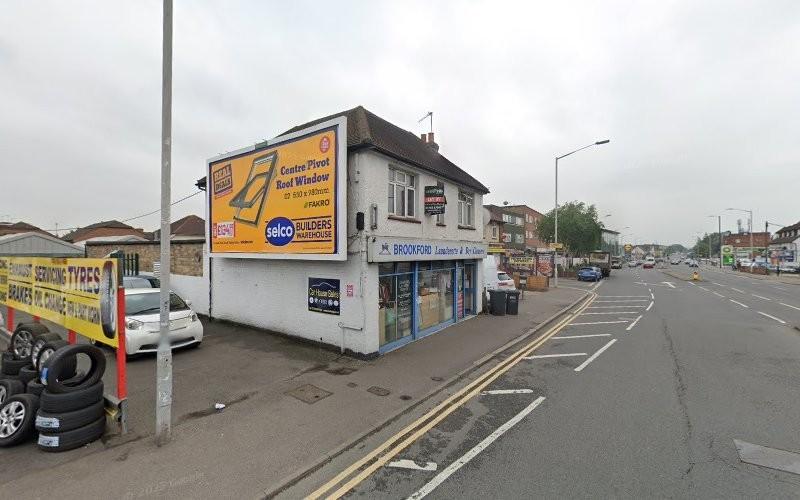 FARNHAM LAUNDERETTE & DRY CLEANERS launderette photo