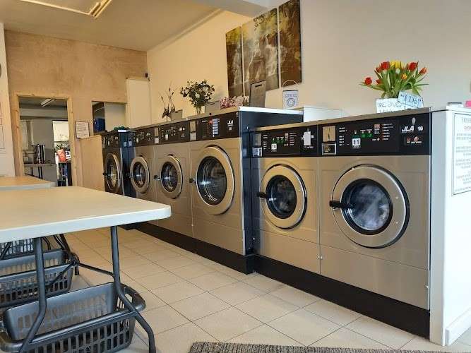 Fresh & Clean Launderette