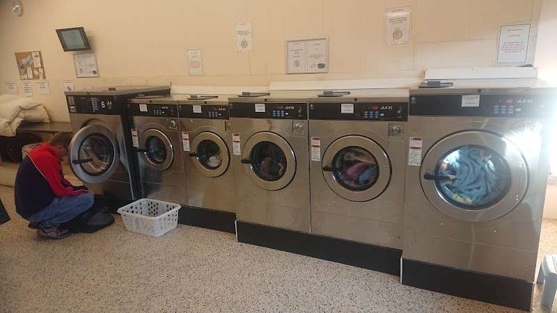 Oval Launderette