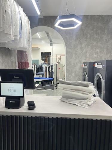 Kings & Queens Dry Cleaning and Laundrette launderette photo